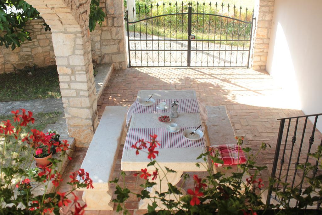 Holiday Home Kukurin Бале Экстерьер фото